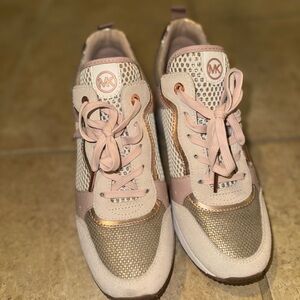 Micheal kors shoes 👟